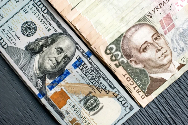 Курс валют на 10 липня: гривня зміцнила свої позиції