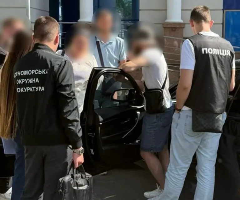 Усик у п’ятому раунді переміг Дюбуа нокаутом і став абсолютним чемпіоном світу (відео)