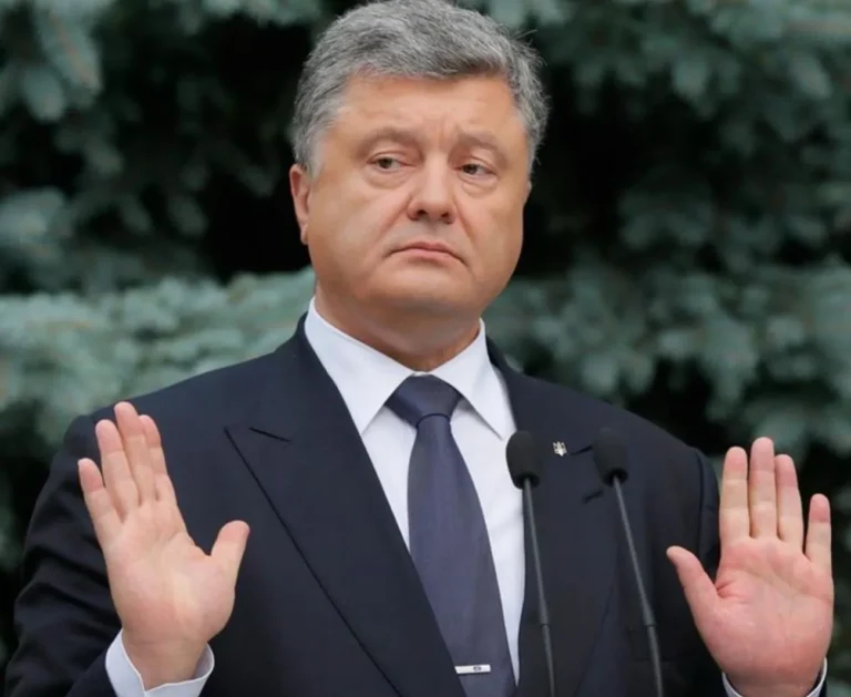 Порошенко похвалився ремонтом дороги за державні кошти, яку знищили фури його підприємства – експерт