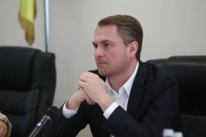 Нажива на безпеці дітей, закупівлі на
