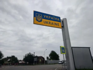 Зеленський доручив уряду розглянути спрощення перетину кордону для українців до 22 років