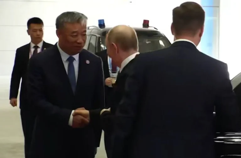 путін прибув до Тяньцзиня для участі в саміті ШОС: що відомо