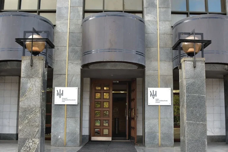 ВАКС застосував запобіжний захід до посадовця Міноборони, який хотів від столичного забудовника 1,3 млн грн хабаря