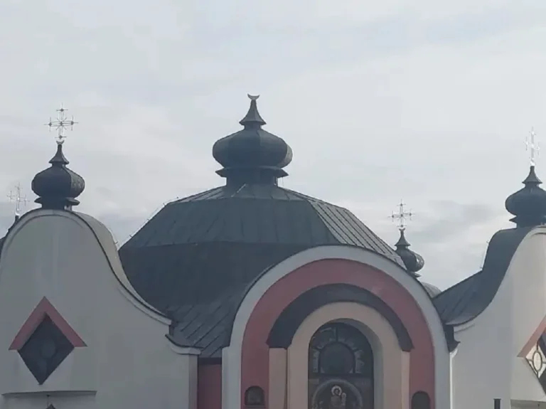 Думав, що він срібний: у Польщі арештували зловмисника, який викрав хрест з купола Української греко-католицької церкви