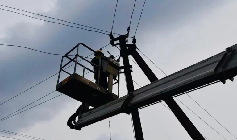 Понад 95% абонентів Запоріжжя знову отримали електропостачання після обстрілу рф