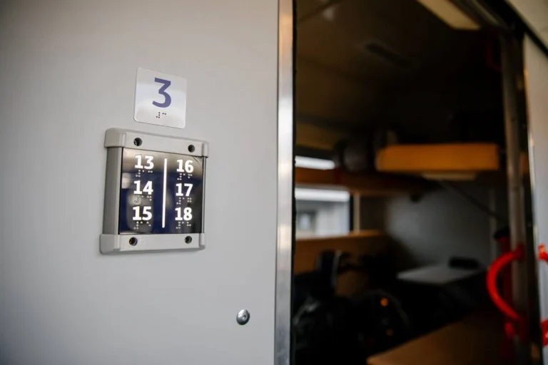 росіяни атакували залізницю на Одещині: рух поїздів уже відновлено, відставання від графіка скорочують