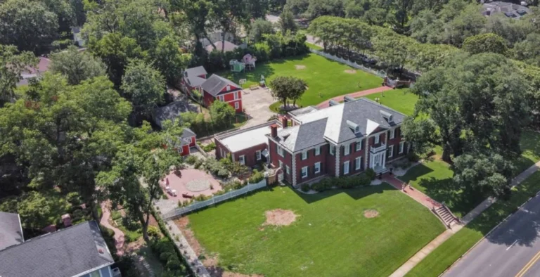 Олімпійська чемпіонка Оксана Баюл продає у США свій розкішний 100-річний особняк