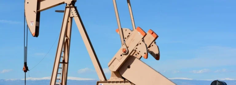 Нафта дешевшає другий день поспіль через побоювання щодо надлишку пропозиції