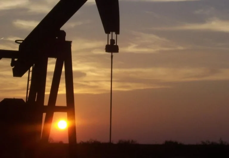 Найбільший індійський НПЗ шукає поставки з Америки після санкцій США проти рф - Bloomberg