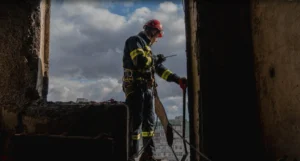 Рятувальники завершили роботи на місці ворожого удару по будинку в Сумах