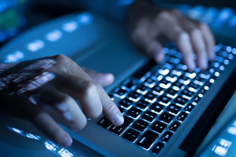 кремль посилює цифровий контроль: росіян хочуть позбавити права на згоду щодо обробки персональних даних