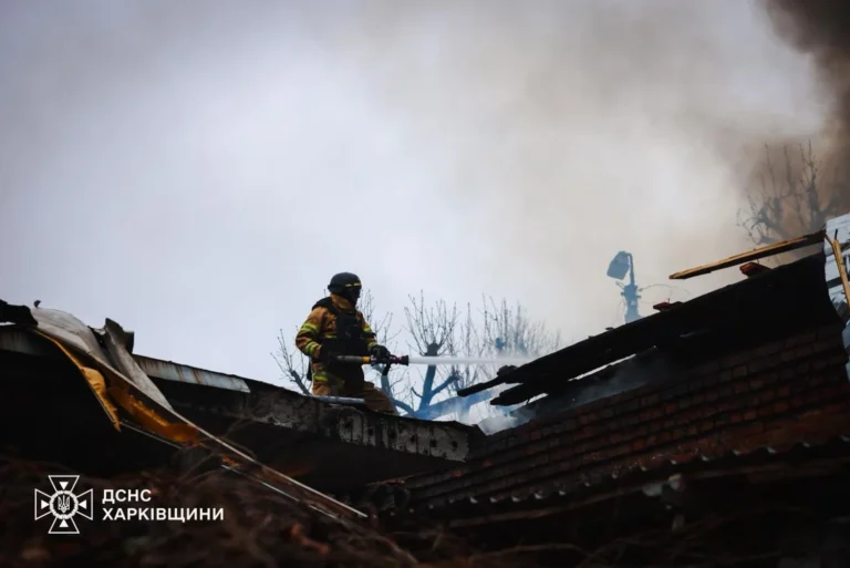 росіяни тричі вдарили дронами по старій забудові майже у центрі Харкова: 3 постраждалих