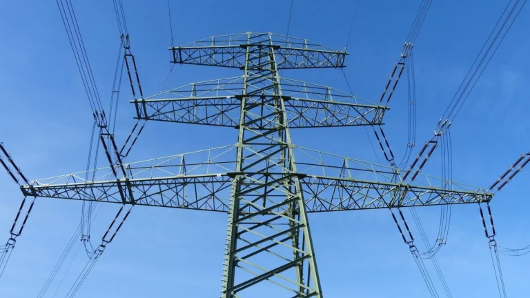 Міненерго: рф атакувала енергетику в двох областях, графіки - цілодобово, три регіони - на аварійних відключеннях