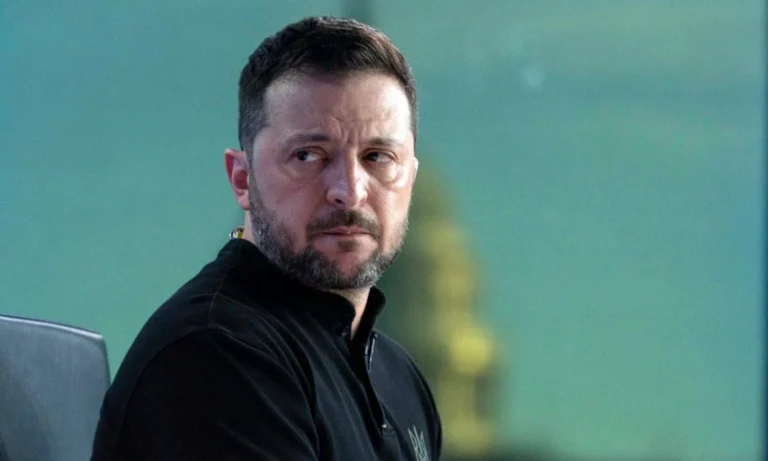 Українська армія стала взірцем для всього світу, але зміни повинні продовжуватись - Зеленський під час нагородження військових