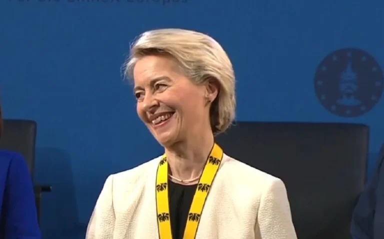 "Фінансова підтримка України є центральною для європейської безпеки": фон дер Ляєн зустрілася з главами урядів ФРН та БельгіїПрезидентка Єврокомісії Урсула фон дер Ляєн наголосила на важливості фінансової підтримки України для європейської безпеки. Вона
також заявила, що ситуація Бельгії щодо заморожених російських активів має бути вирішена так, щоб усі європейські держави несли
однаковий ризик.Економіка • 02:31 • 1230 перегляди