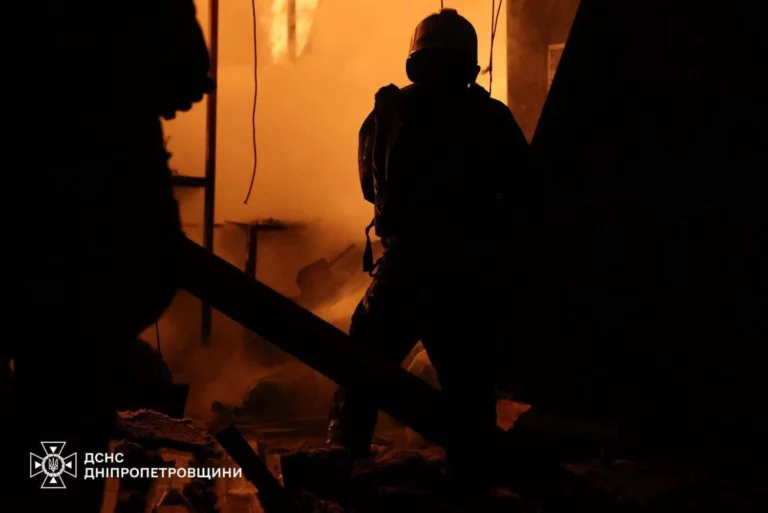 Впали настільки низько, що запускають ракети по мирних містах у День святого Миколая: Зеленський відреагував на масовану атаку рф