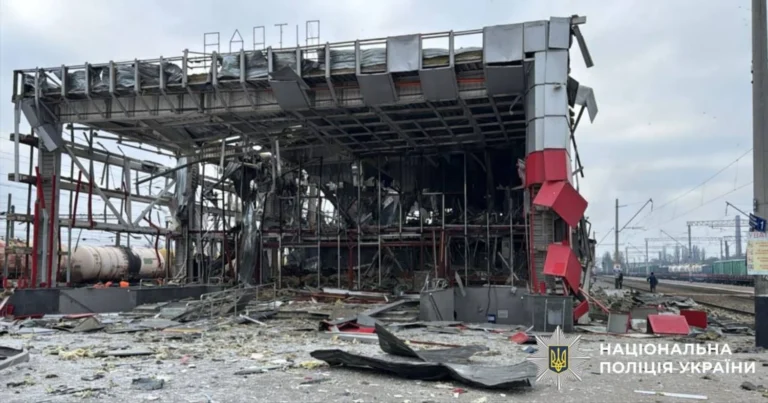 У Фастові ворог знищив будівлю залізничного вокзалу та два електропотяги
