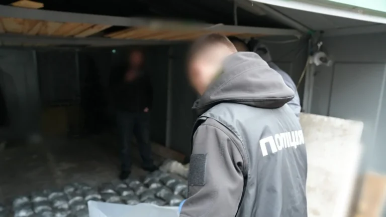 16 обшуків у Києві і двох областях: викрито масштабну схему збуту психотропів на 95 млн гривень