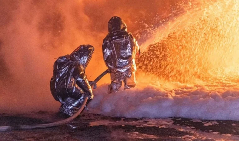 Дрони атакували порт у російському темрюку: палають резервуари з нафтопродуктами