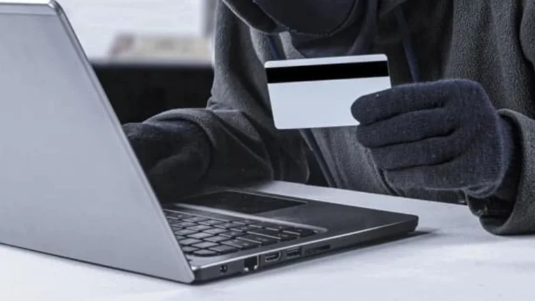 Як не потрапити на гачок шахраїв під час онлайн-знайомств: поради патрульної поліції