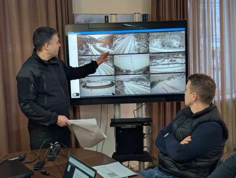 Хуртовина в Україні: заборона на рух вантажівок розширилася, на заході за ніч випало до 15 см снігу і негода рухається далі