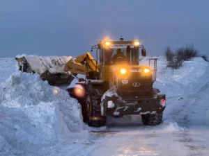 Атмосферний фронт з Чорного моря приніс негоду у три області, але тривалих заторів не зафіксовано, основні дороги проїзні - Мінрозвитку