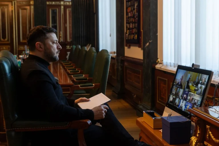 "Кожен такий удар рф підтверджує - вони не сприймають дипломатію всерйоз": Зеленський заявив, що робота переговорної команди буде скорегована