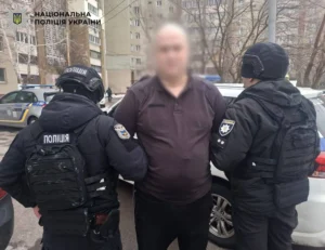 Збрив вуса, щоб не впізнали: чоловіка, який глузував з меморіалу загиблим захисникам на Майдані, затримали