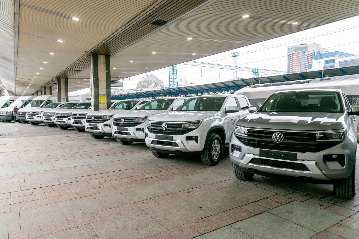 Німеччина передала Укрзалізниці перші 13 авто для відновлення інфраструктури