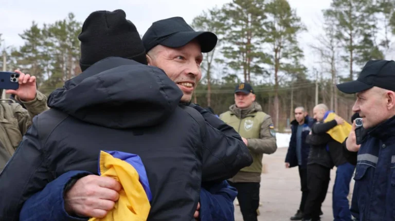 Зеленський повідомив про другий етап обміну - з російського полону повертаються ще 300 українських захисників