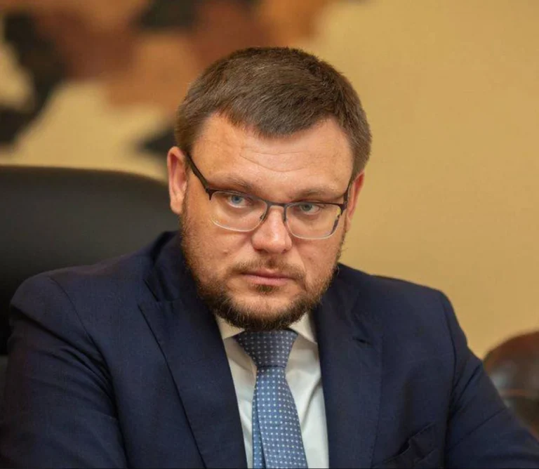 Директор НАБУ збрехав суду не один раз, коли уникав вʼязниці за допомогою фіктивного усиновлення – експрокурор САП