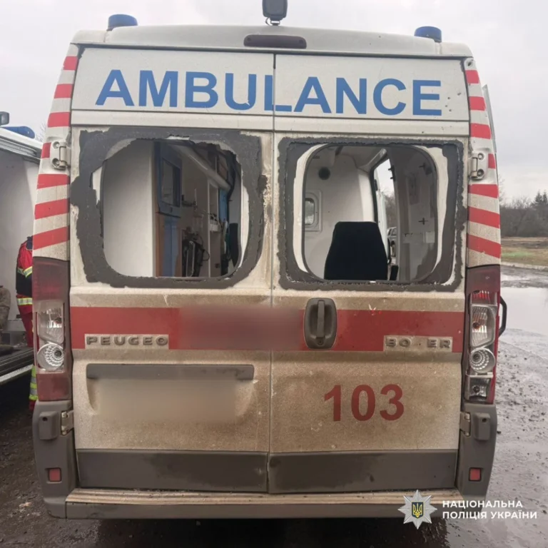 Ворожий дрон атакував швидку на Харківщині, є поранені