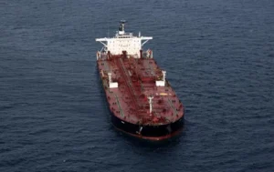 Зеленський: ми працюємо над конфіскацією нафти з суден тіньового флоту рф