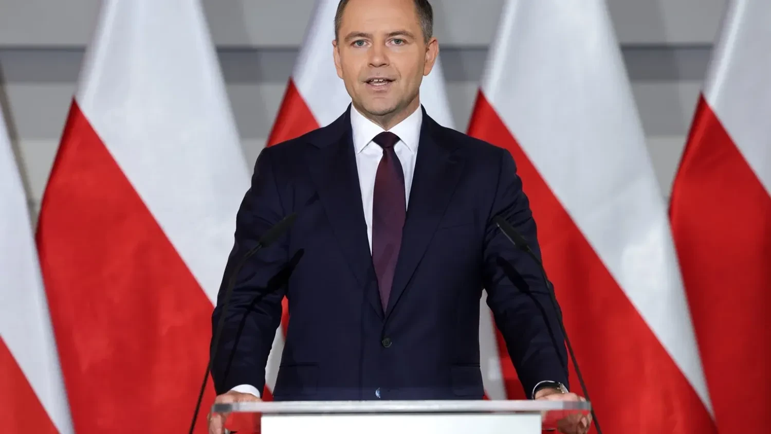 У президента Польщі Навроцького випав пакет зі снюсом під час прямого ефіру