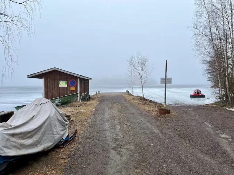 У Фінляндії на льоду озера біля кордону з рф виявили ще один дрон