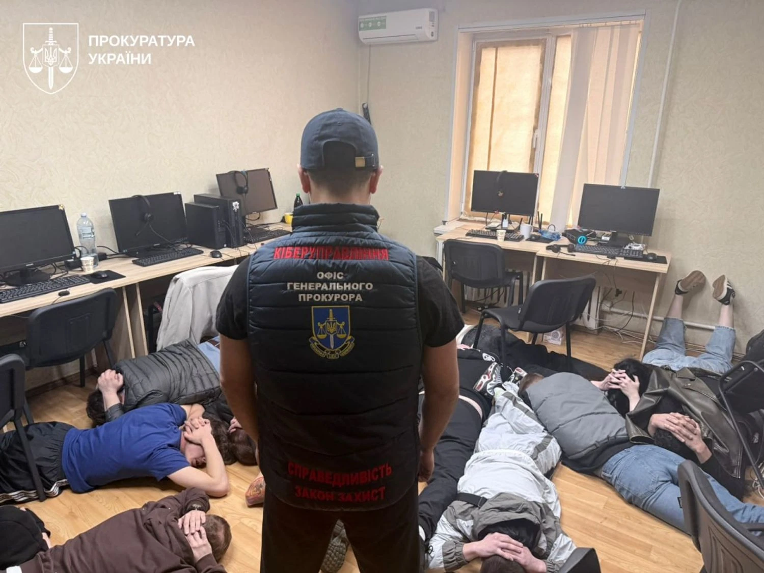 У Дніпрі накрили ще одну мережу шахрайських кол-центрів, які грали на романтиці та бажанні заробити