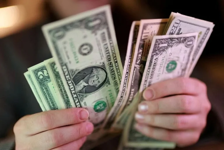 Курс долара впав до місячного мінімуму через перемир