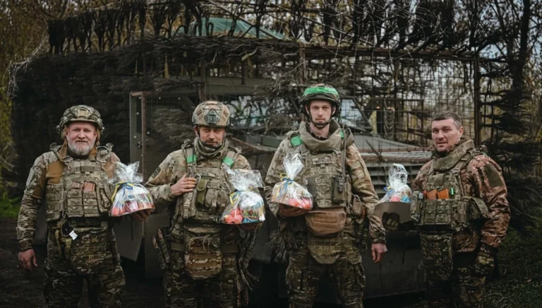 Великдень під вибухами - поліцейські показали, як зустрічають свято на службі