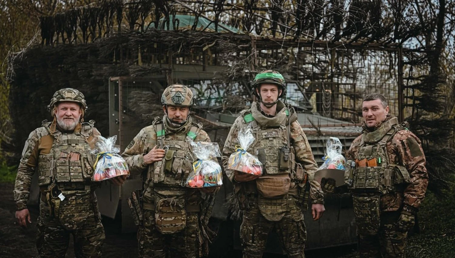 Великдень під вибухами - поліцейські показали, як зустрічають свято на службі