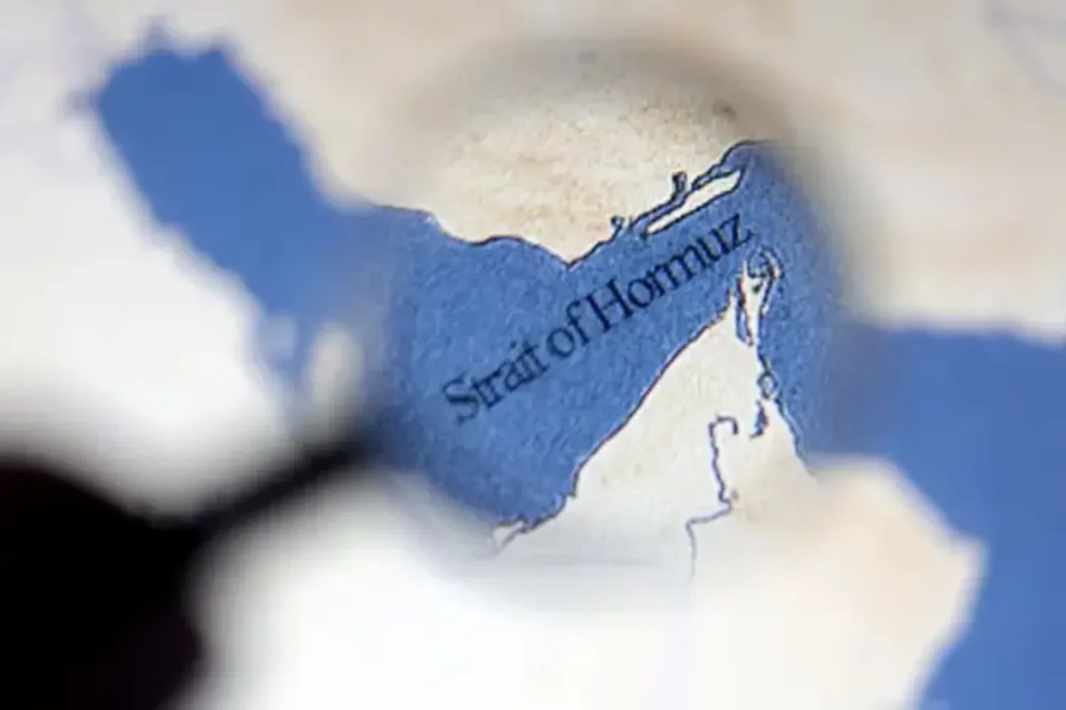 Закриття Іраном Ормузької протоки 18 квітня - щонайменше, два кораблі були обстріляні