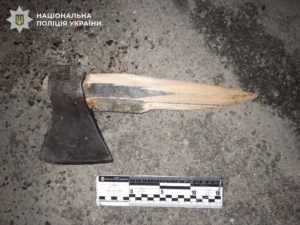 Киянин напідпитку захотів покататися на скутері підлітка і влаштував дебош із сокирою - поліція