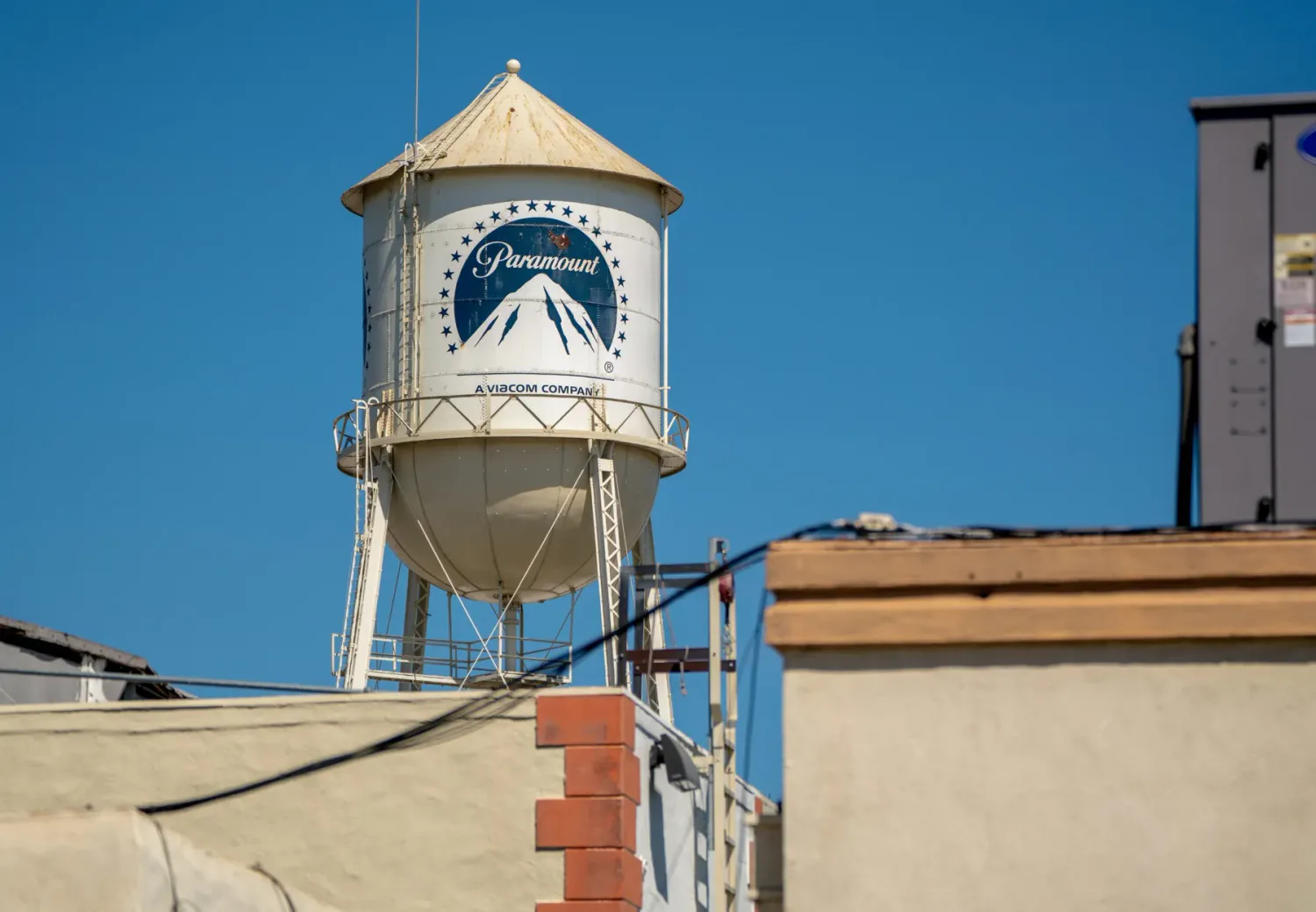 Paramount просить FCC схвалити іноземне фінансування угоди з Warner Bros.