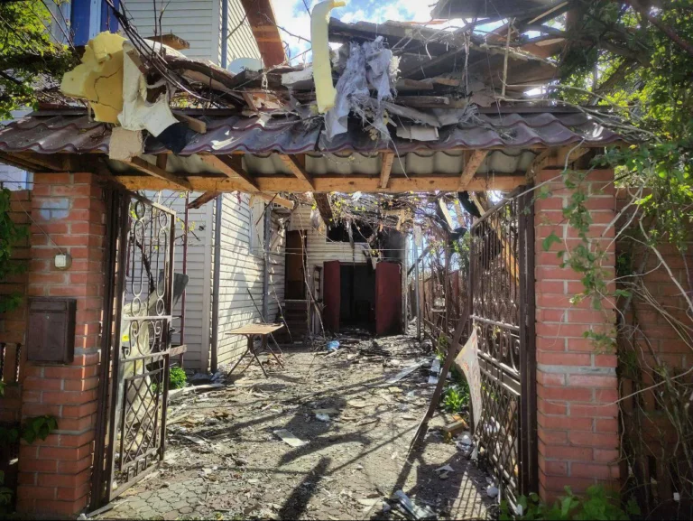 Наслідки обстрілу рф Чорноморська на Одещині - двоє людей загинули, зруйновано 35 будинків