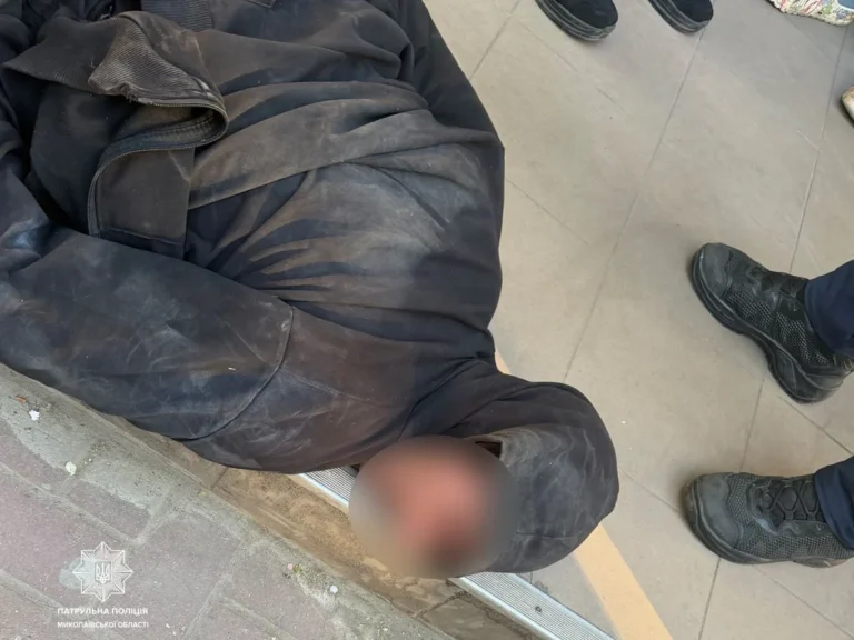 У Миколаєві чоловік вбив собаку та намагався втекти, його затримали патрульні