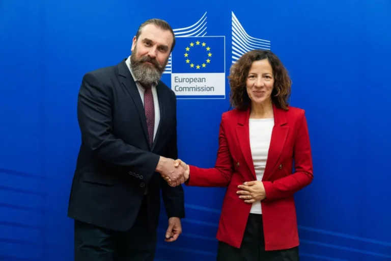 ЄС інвестував понад 1,1 мільярда євро в освіту та науку України - ЛісовийЄС спрямував понад 1,1 млрд євро на українську освіту та науку з 2022 року. Кошти пішли на академічну мобільність, друк
підручників та оновлення дитсадків.Політика • 19:05 • 100 перегляди