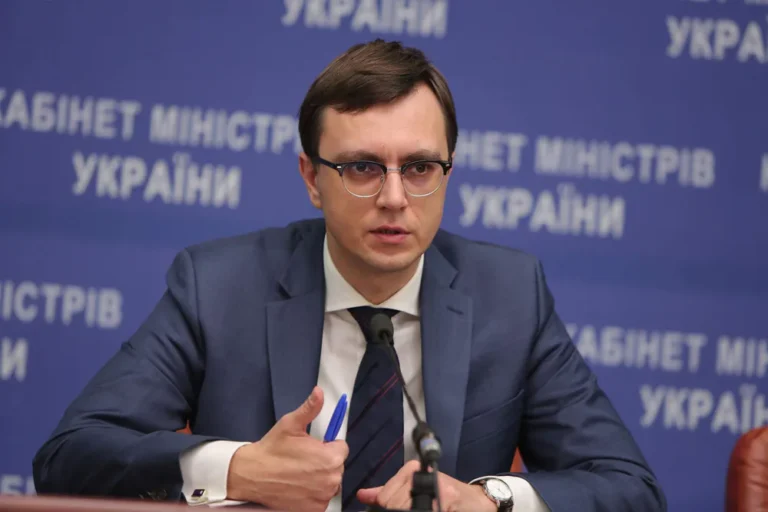 Ексміністру Омеляну оголосили підозру в ухиленні від військової служби