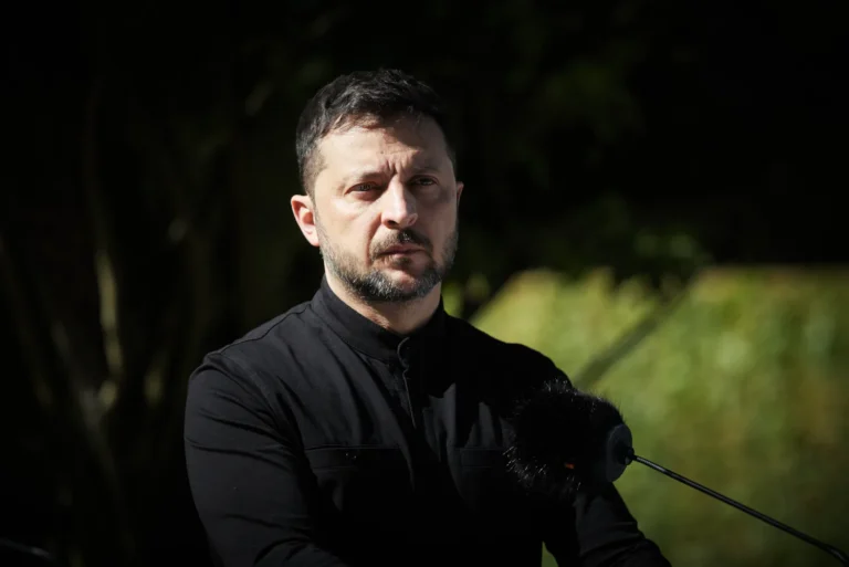 Зеленський: росіяни практично знесли цілий під’їзд ракетою, таку росію не можна нормалізувати, треба тиснути