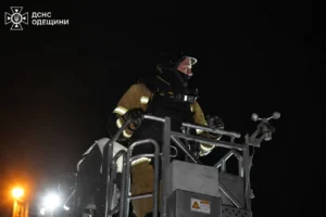 росія вдарила по порту та житлових будинках на Одещині, уже 10 поранених