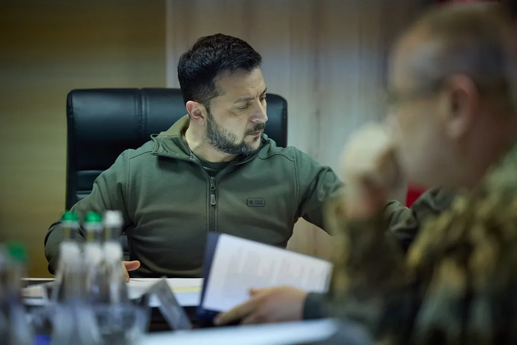 Зеленський провів нараду з ГШ, розвідками і СБУ - у фокусі