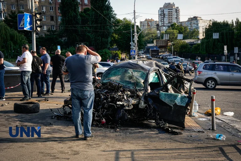 Водія Mercedes, який влаштував смертоносну ДТП у Києві, притягали до відповідальності за перевищення швидкості - Офіс Генпрокурора